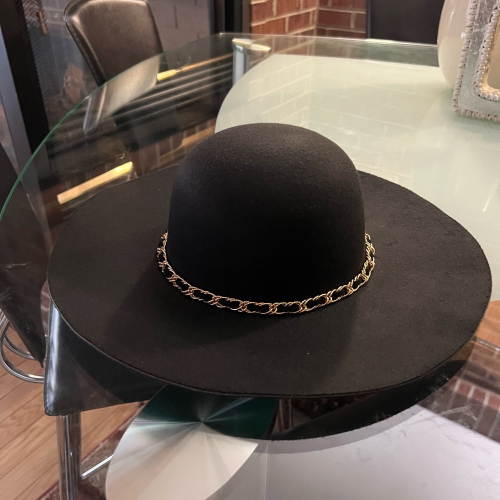 Sophisticated Black Hat with Gold Chain Detail - Picture 1 of 2